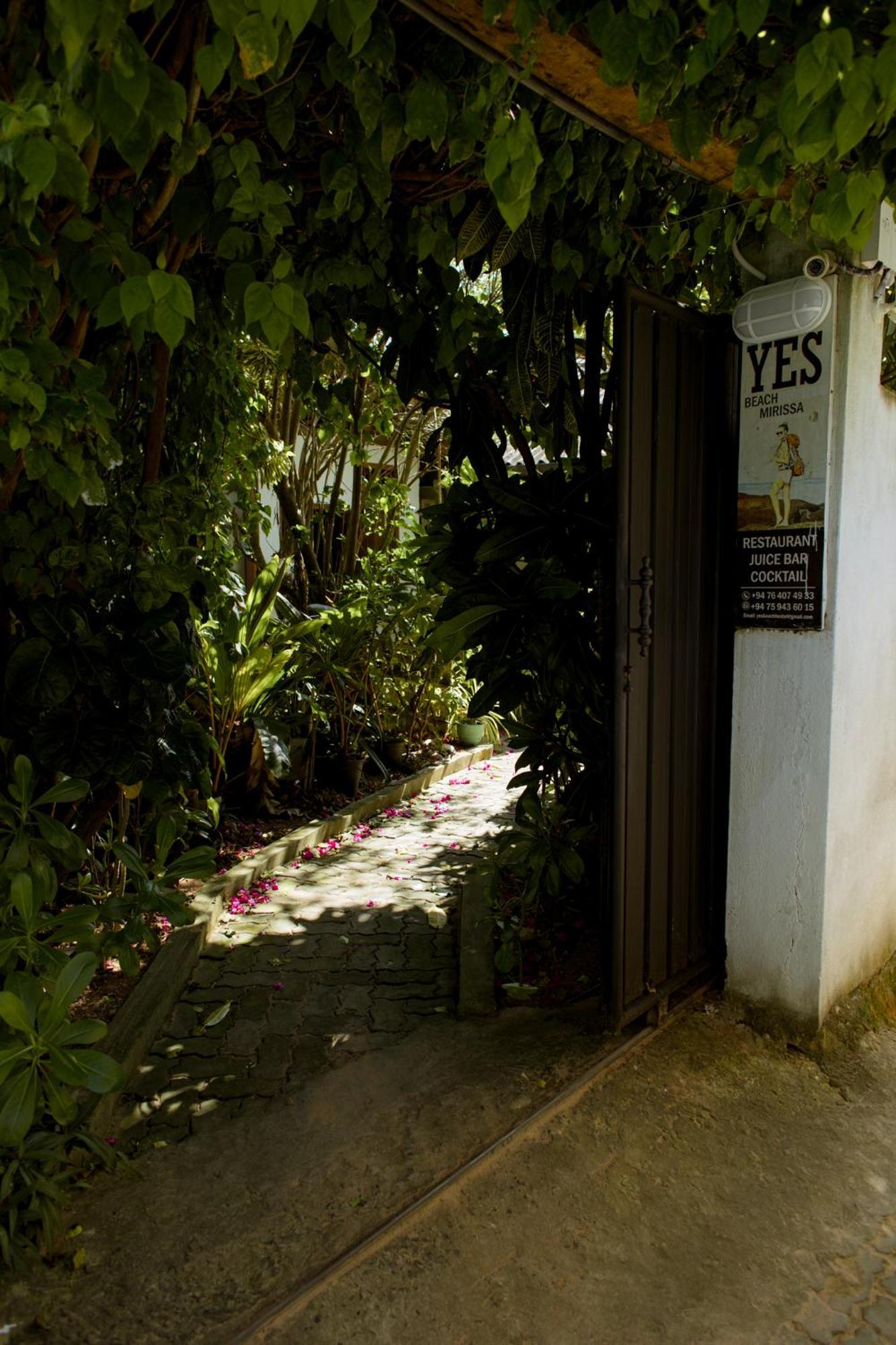 Yes Beach House Mirissa Eksteriør billede